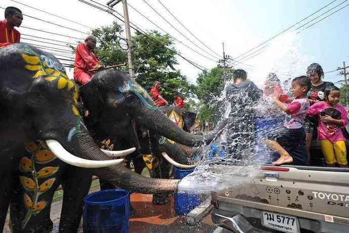 泰国泼水节 ，还不一起湿身！