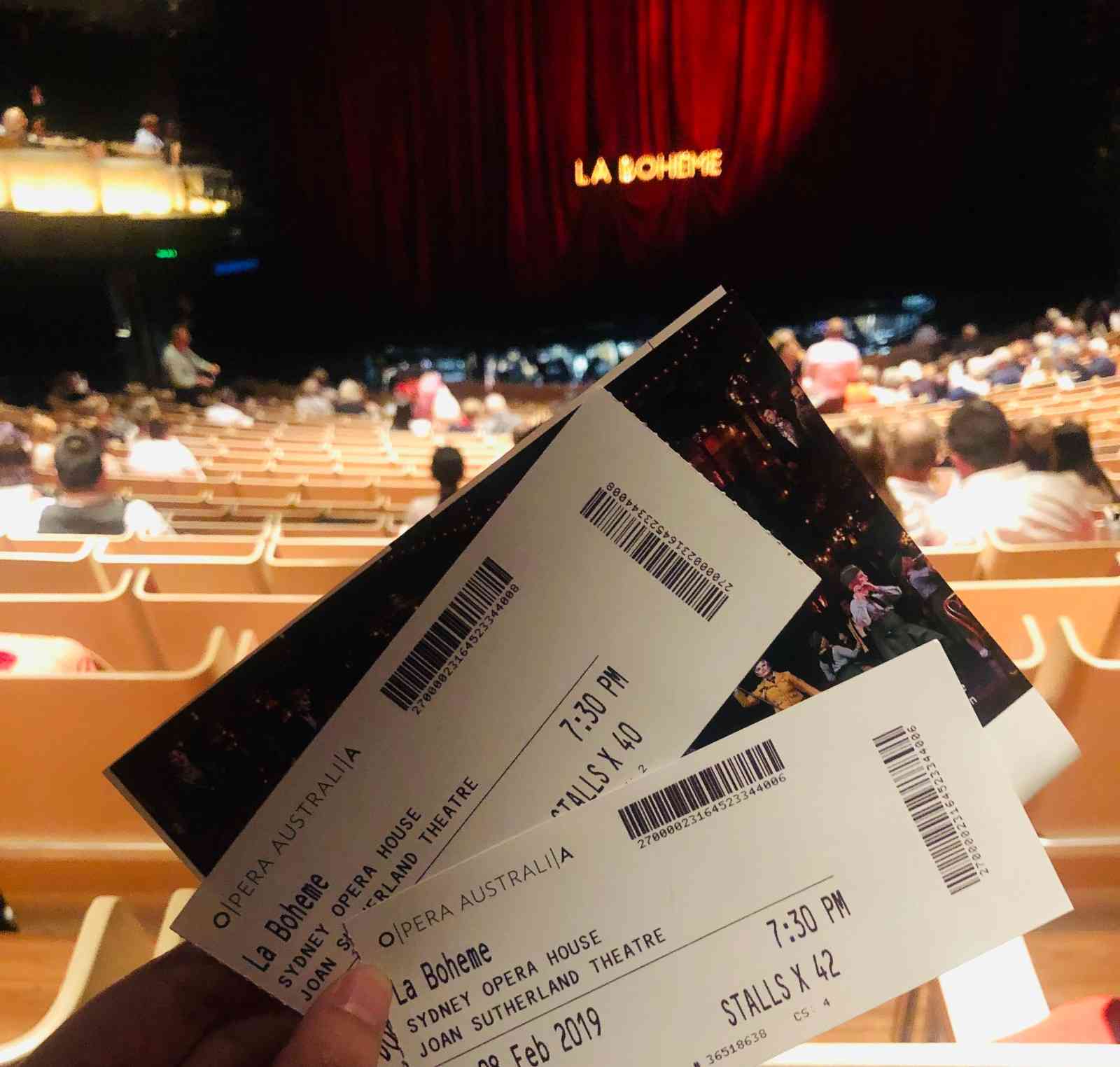 旅游打卡悉尼歌剧院，来悉尼歌剧院记得看一场演出哦！
