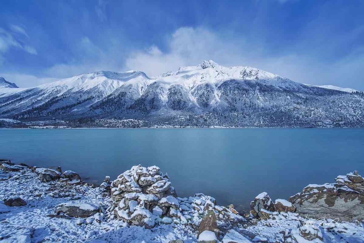然乌湖——来自古冰川的旅游胜地