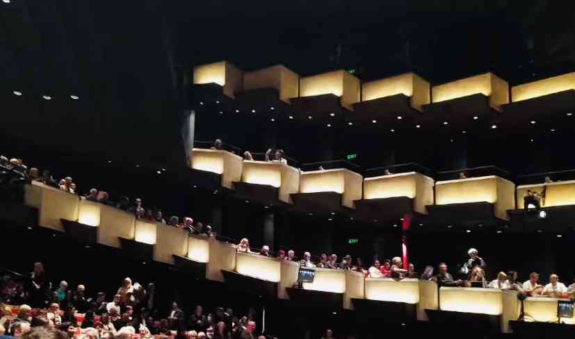 旅游打卡悉尼歌剧院，来悉尼歌剧院记得看一场演出哦！